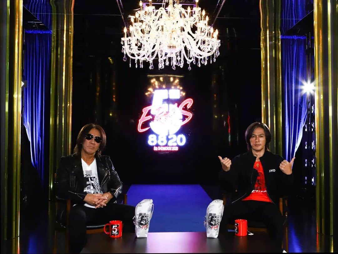 B’zさんのインスタグラム写真 - (B’zInstagram)「B’z SHOWCASE 2020 -5 ERAS 8820- Day3! Don’t miss our show tomorrow!!  いよいよ明日19:00、お見逃しなく!! ★B'z PARTY特典映像配信は18:30〜  Ticket Information（配信チケットご購入はこちら↓） https://bz-vermillion.com/showcase2020/#tablebox  #Bz #SHOWCASE #5ERAS」11月13日 12時00分 - bz_official_insta