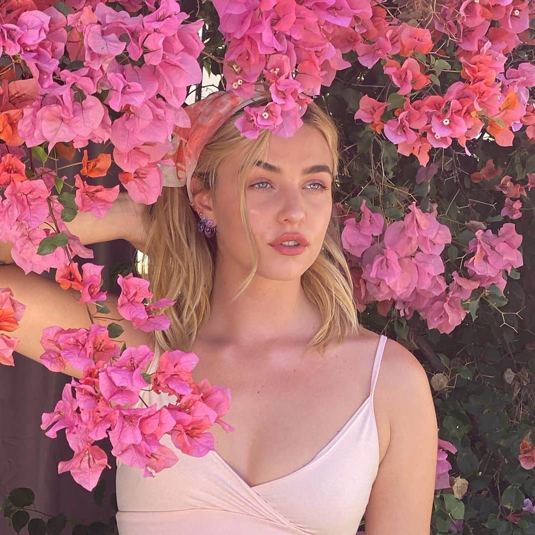 マティー・ノイズのインスタグラム：「earrings by @wolf_circus 💕」