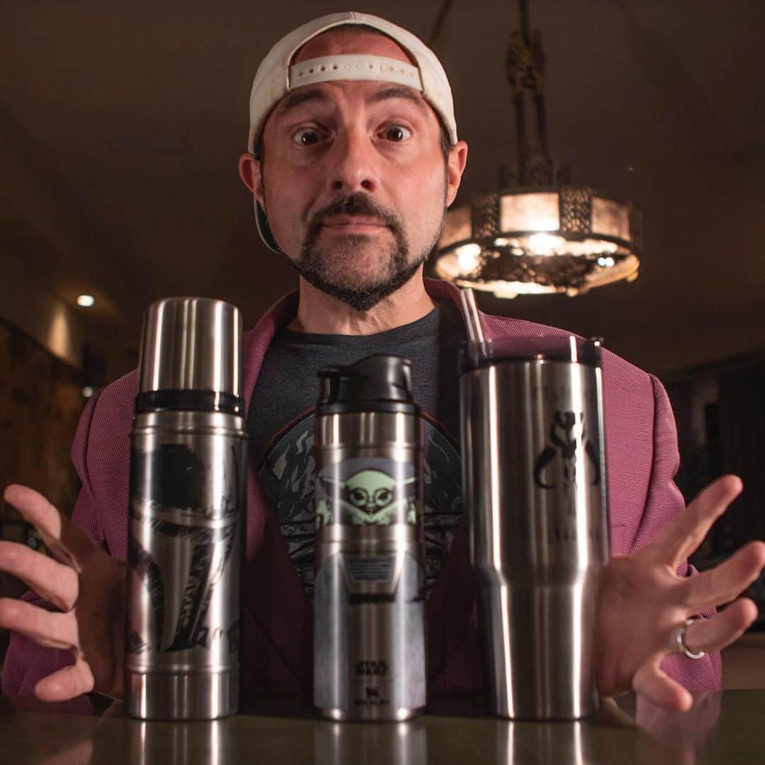 ケヴィン・スミスのインスタグラム：「“This is the Way.” All I need for my hibernation binge are these @stanley_brand limited-edition beverage conveyance devices inspired by the hit show! #ad And since Stanley durability is as legendary as the Mandalorian himself, it will last a lifetime - as if forged from beskar steel!      Swipe to see all 3 Stanley products->     The Mandalorian™ Bottle: A true classic - keeps hot things hot and cold things cold for 15 hours. The bottle will safeguard whatever you pour into it like he protects the Child!     The Legendary Warrior Quencher: Load this up with an icy beverage and it'll stay cold all day on any planet - even if there aren’t twin suns!     The Child Trigger-Action Mug: This legend is leakproof, packable, and adorable - so you can take your little buddy anywhere and have piping hot coffee for 7 hours.     Head to @stanley_brand to grab your own Star Wars x Stanley products inspired by The Mandalorian! “I have spoken... ”    #StarWarsxStanley #MandoMondays #BabyYoda #TheMandalorian #KevinSmith   #builtforlife」