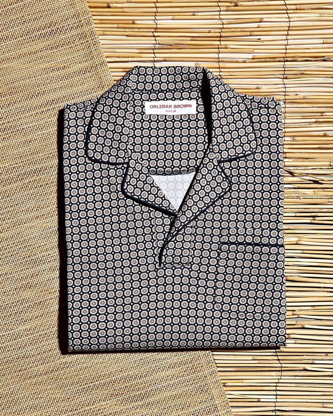 オールバーブラウンのインスタグラム：「Tap to shop the Maravilla Polo, from our new Playboy edit. This buttonless retro-style is perfect for taking your holiday look to the next level. In a flattering slim fit, it features chic contrast piping on the pocket, collar and open placket.  #DoseofSun #OrlebarBrown #OBsAroundTheWorld」