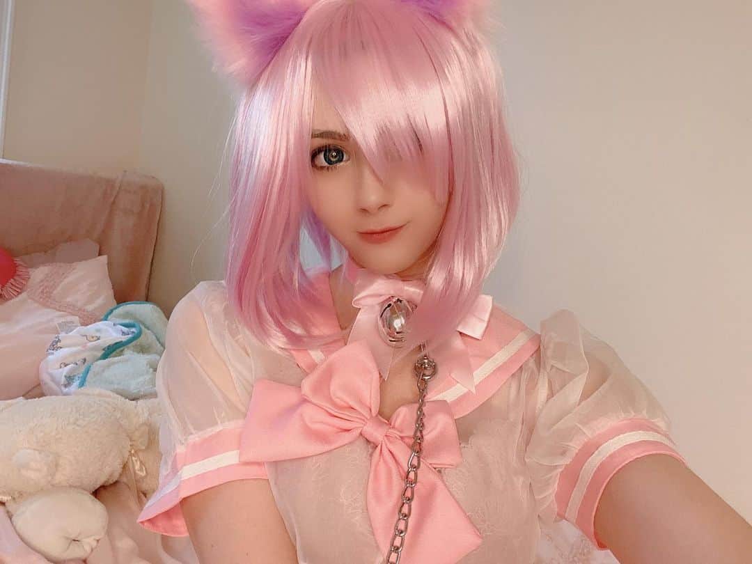 Hirari Ann（ヒラリー アン）のインスタグラム：「Would you make mashu your pet?  My OF is back to full time! 35% off for the next 10 people 💕🥰  l!nk in b!0 💕  #fgo」