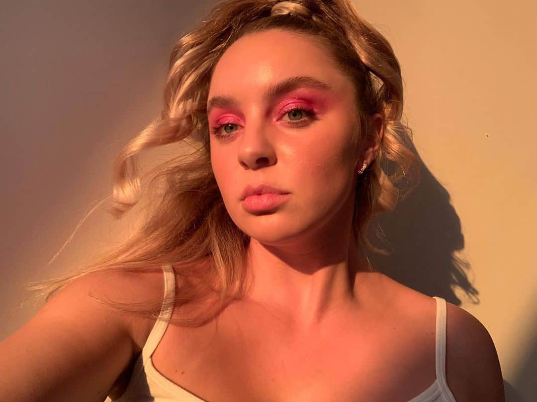 アレクサ・ロジーのインスタグラム：「come on Barbie, let’s go party」