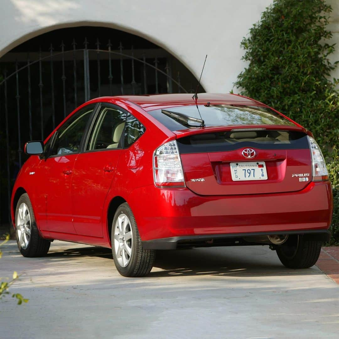 toyotausaさんのインスタグラム写真 - (toyotausaInstagram)「Silent but friendly. #TBT 2007 #Prius #LetsGoPlaces」11月13日 3時33分 - toyotausa