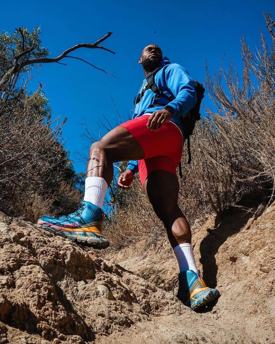 ホカオネオネのインスタグラム：「"A clear mind is a big part of your overall health. Personally, I love to hike. It’s my favorite way to do cardio & clear my mind."   - Corey Calliet (@mrcalliet) in the all new TenNine Hike GTX #TimeToFly」