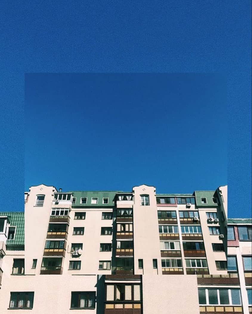 ベレン・ロドリゲスのインスタグラム：「Lei non stava facendo nulla che io potessi vedere, eccetto stare li in piedi appoggiata alla ringhiera del balcone, tenendo insieme l’universo. (J.D.Salinger)」