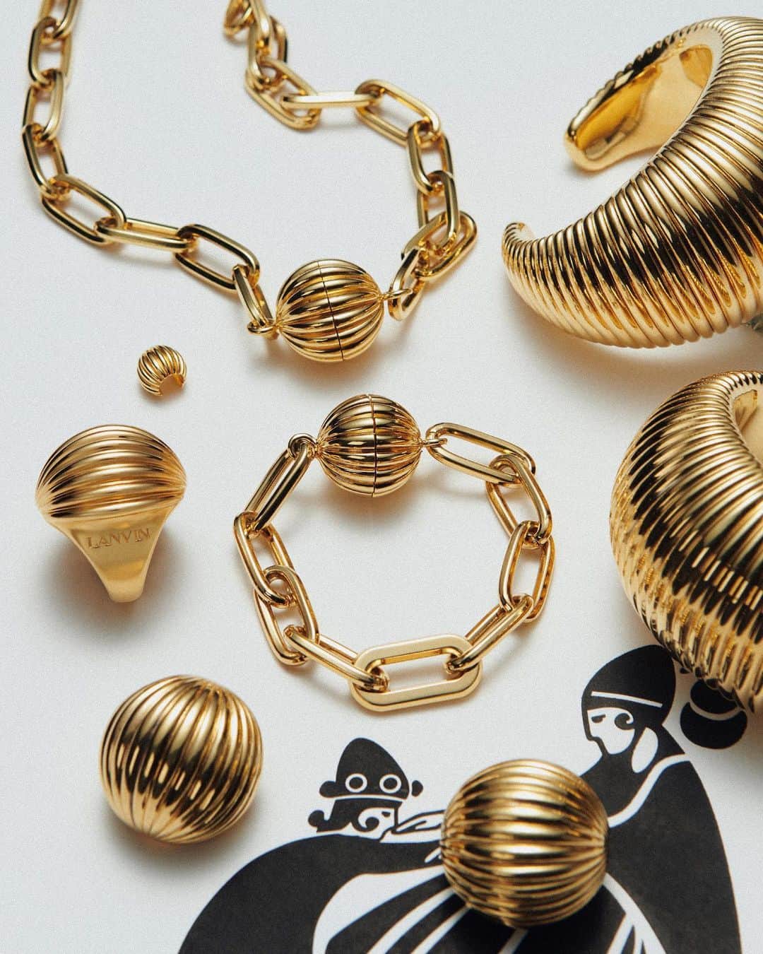 ランバンのインスタグラム：「Second wish of the list : the Arpège jewelry - inspired by the iconic Lanvin perfume stopper. #LanvinGift」