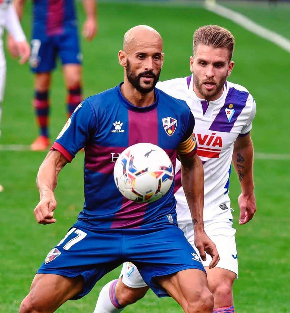 LFPさんのインスタグラム写真 - (LFPInstagram)「Pressure 🔛  #Rico #Kevin #Huesca #Eibar #LaLiga #LaLigaSantander #HayQueVivirla #YouHaveToLiveIt」11月13日 4時05分 - laliga