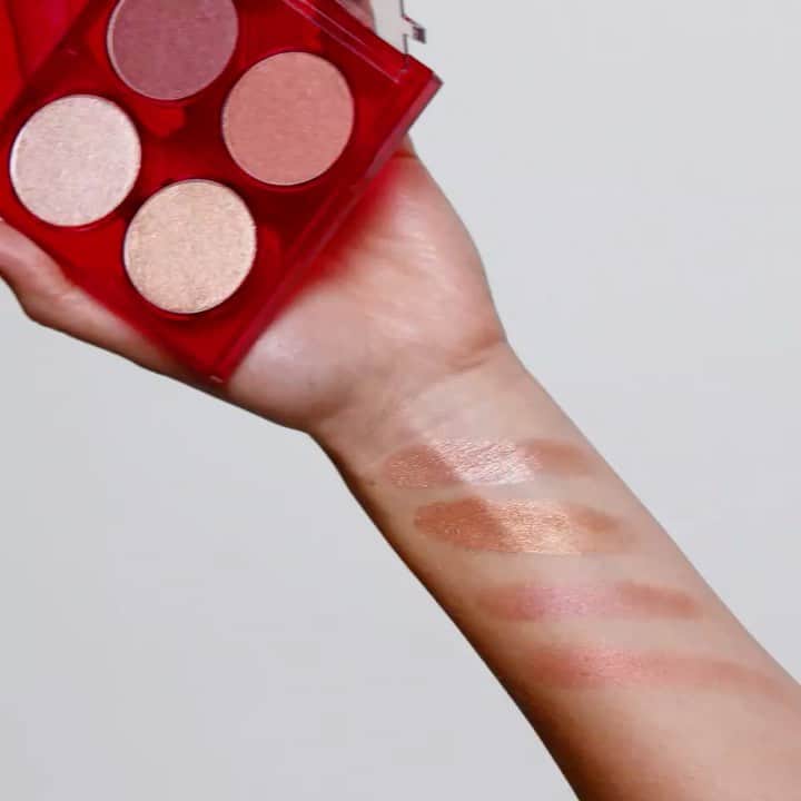 Smashboxのインスタグラム：「Sculpt with color, swatch with certainty that this is the most GORG holiday palette ever ♥️Grab one before these babies sell out ➡️ @sephora ✨」