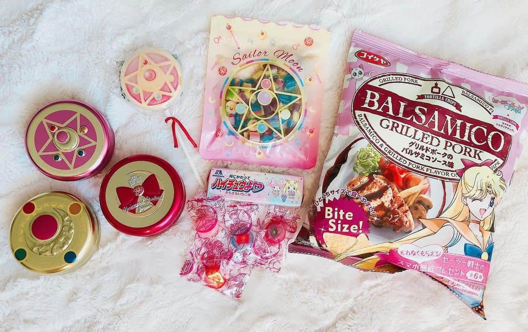 Sailor Moonさんのインスタグラム写真 - (Sailor MoonInstagram)「✨🌙 Obsessed with Sailor Moon candy and snacks I will never eat! Thanks @sailormoon_hd for the inspiration! 😅🌙✨  #sailormoon #セーラームーン　#snacks #chips #candy #japan #japanese」11月13日 4時21分 - sailormoon_sc
