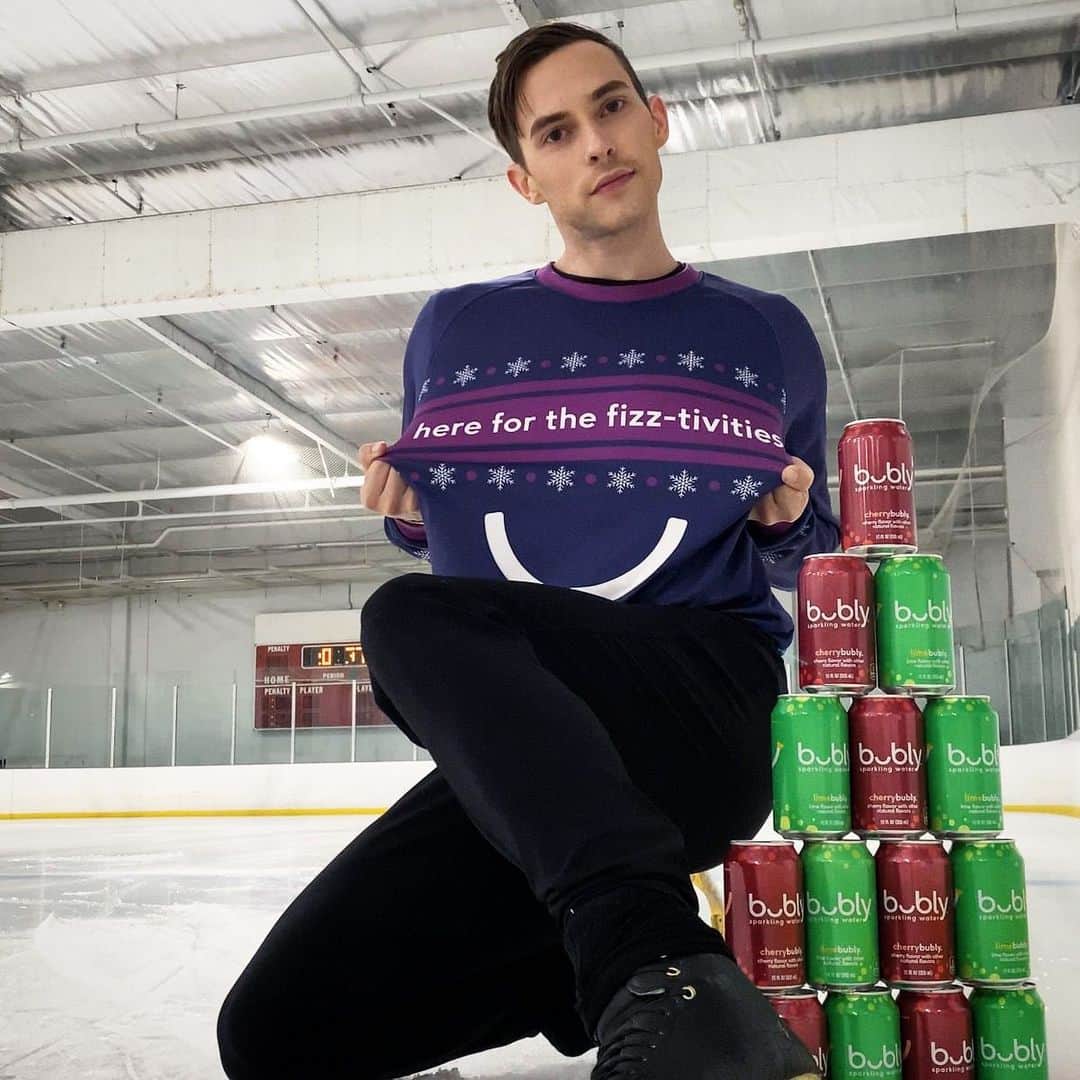 アダム・リッポンのインスタグラム：「Nothing I’ve ever worn on the ice is as elegant and beautiful as my #bublyholidaysweater from @bublywater. If you want to look this sophisticated (while also being hydrated!) check out bubly.com/holidaycheer so you can design your own holiday sweater and we can be holiday twins!」