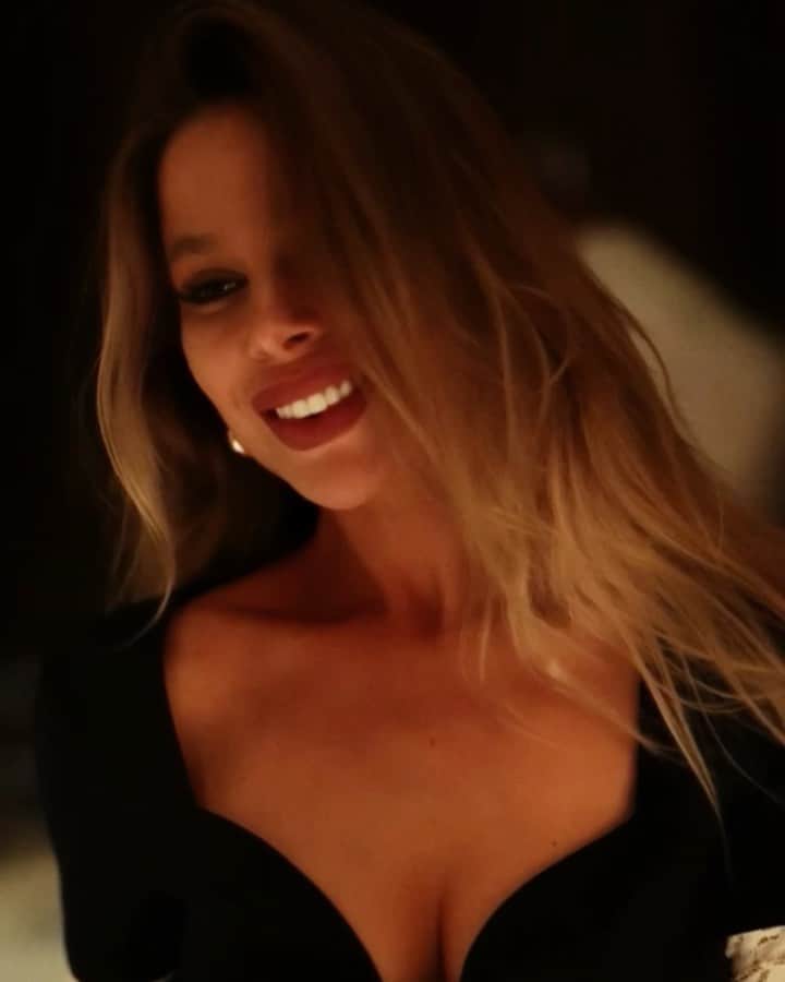 Anyuta Goldenのインスタグラム：「Деловая мадам ☺️ в кадре у  @brizhanov_photo 💘」