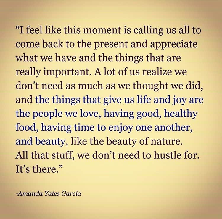 ミーナ・スヴァーリのインスタグラム：「Thoughts for this Thursday ✨ #QuotesILove 🙌🏼」