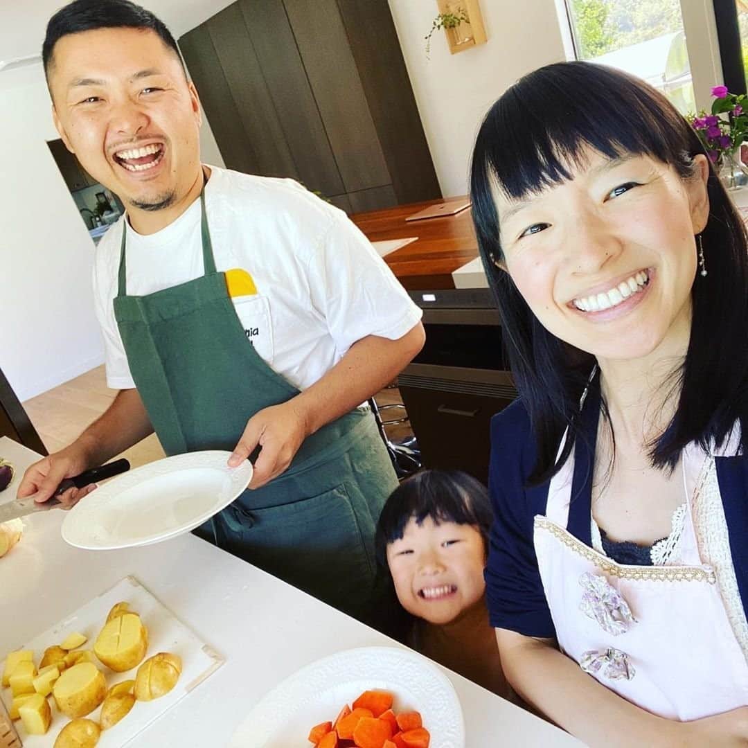 近藤麻理恵のインスタグラム：「Curry night using my husband’s secret recipe! 😋」