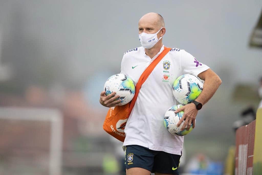 クラウディオ・タファレルのインスタグラム：「Mais uma preparação para a sequência nas Eliminatória da Copa do Mundo ⚽️🇧🇷」