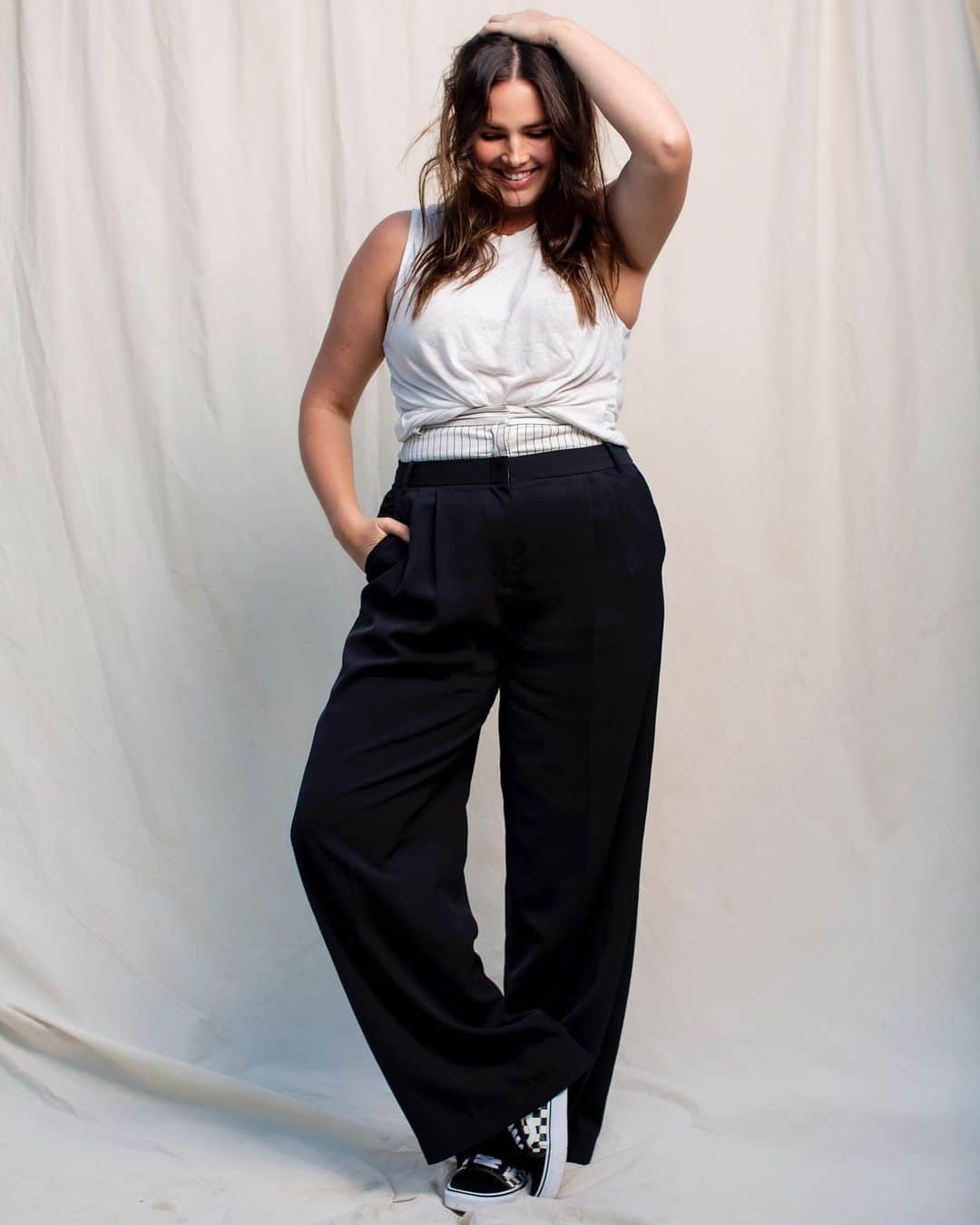 キャンディス・ハフィーンのインスタグラム：「May your waistline always be as high as your standards. 😉」