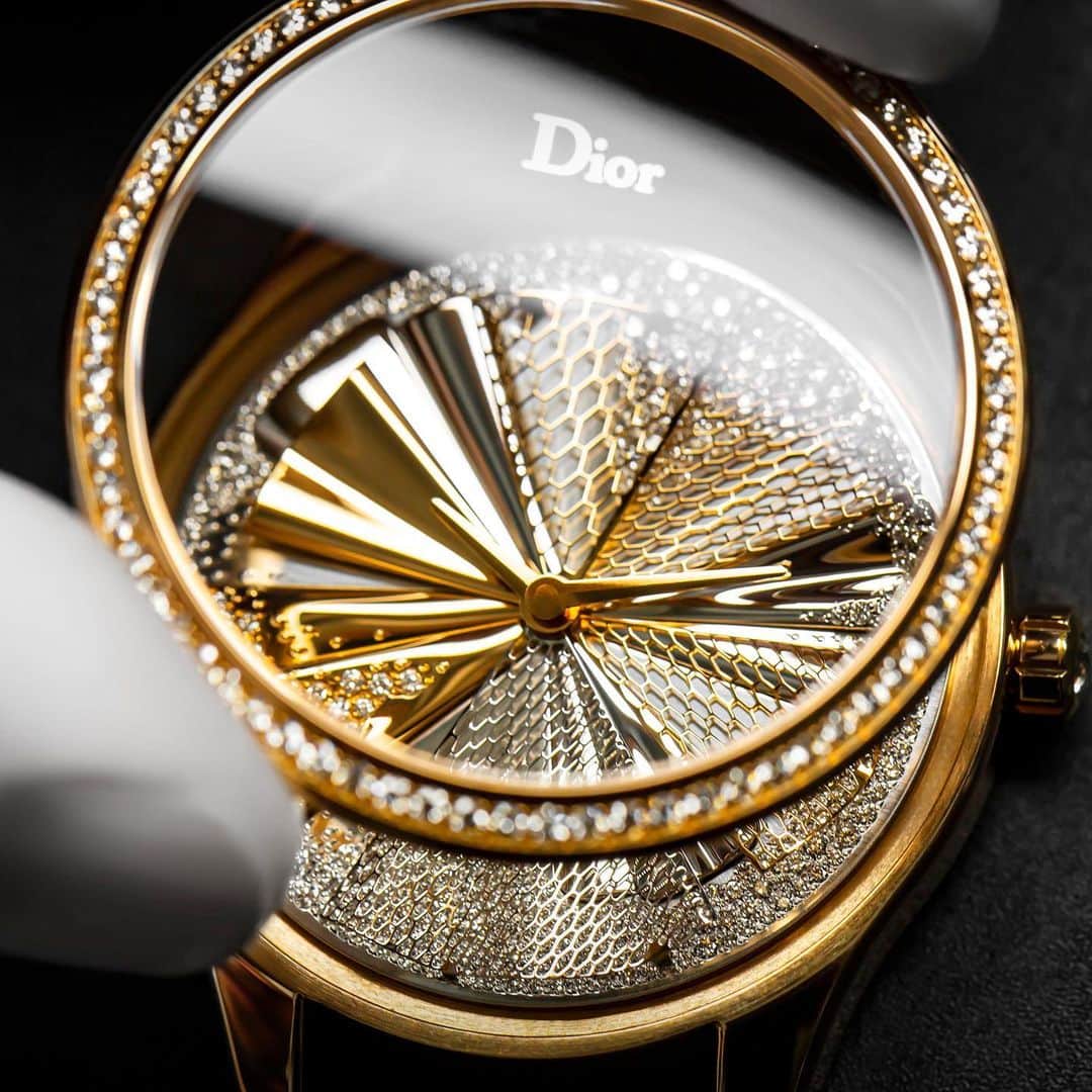 LVMHさんのインスタグラム写真 - (LVMHInstagram)「LVMH Maisons go through every season with exceptional savoir-faire and creativity.  Timekeeping takes on romantic heights with the new limited-edition 'Dior Grand Soir Plissé Précieux' a #DiorHorlogerie masterpiece of captivating contrasts layering openwork effects and pleated gold on a base of round-cut diamonds in a gradient snow setting, offset with a pink gold case.   #DiorSavoirFaire #LVMH ©️ @PolBaril」11月13日 4時53分 - lvmh