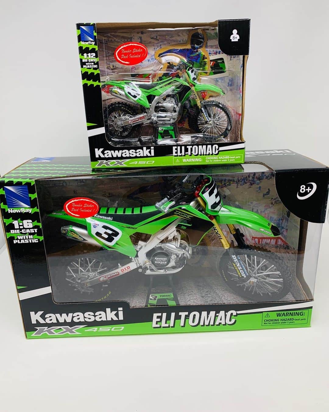 Racer X Onlineさんのインスタグラム写真 - (Racer X OnlineInstagram)「The wait is over—and just in time for the holidays: the highly anticipated Factory Kawasaki – Eli Tomac die-cast bikes are now available from New Ray Toys! Contact sales@newrayusa.com and they'll find you a local dealer or online retailer. Available sizes: 1:12 scale (7" long) and 1:6 scale (14"). *Bonus # 1 sticker plates for his MX championship, or you can decorate for his newly crowned 2020 450SX title. *Cardboard pop-up display also included.」11月13日 5時00分 - racerxonline
