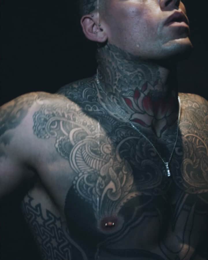 ステファン・ジェームスのインスタグラム：「minding my business, building a business @siksilk」