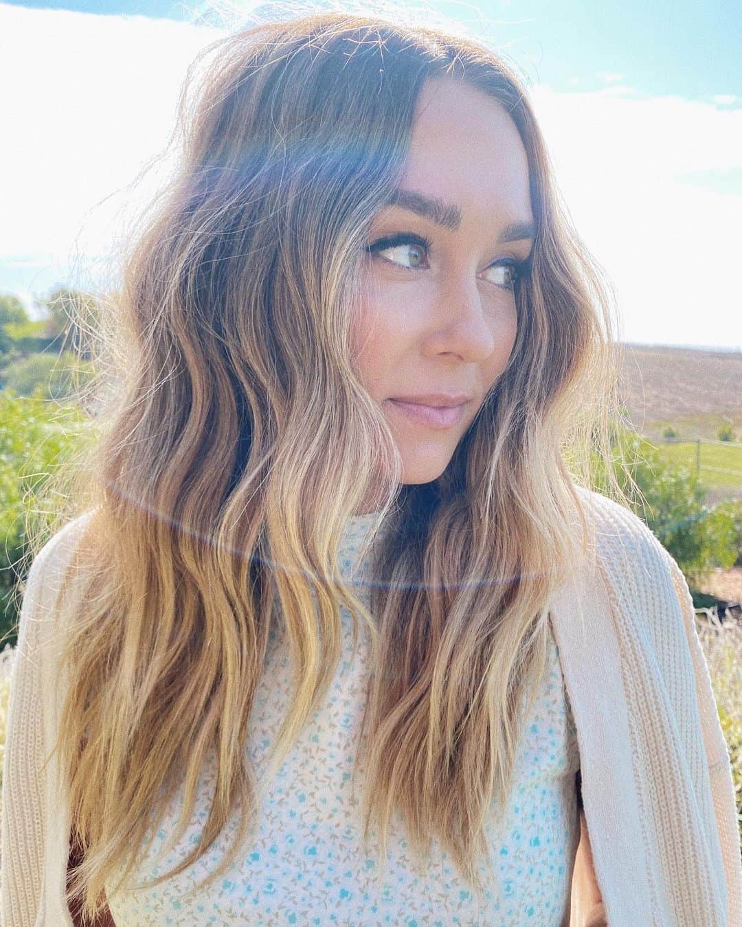 Kristin Essのインスタグラム：「My first day back in the wild and I already found an angel! 🤍」