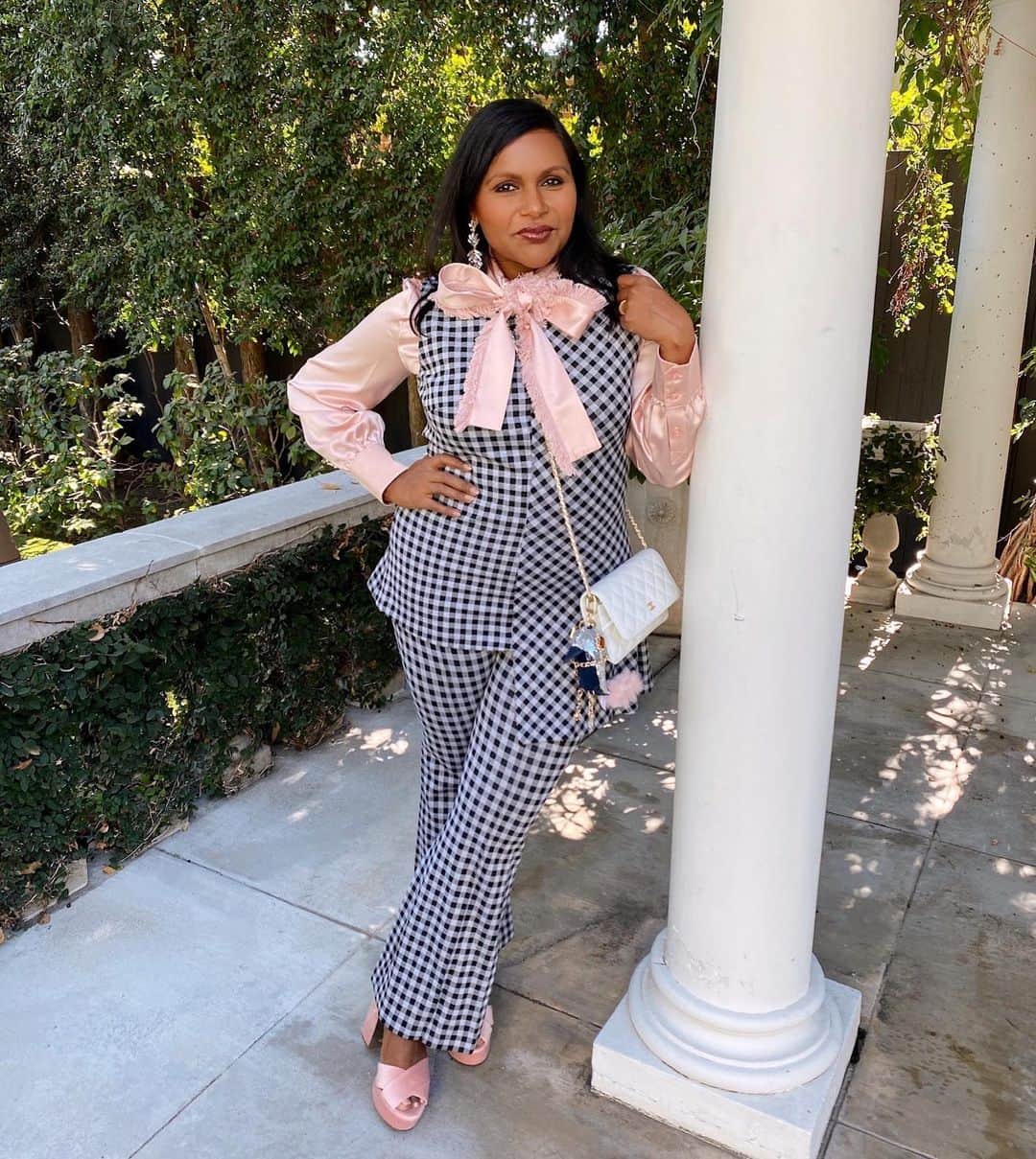 ミンディ・カリングのインスタグラム：「Business on the top AND business on the bottom hasn’t happened in a while...」