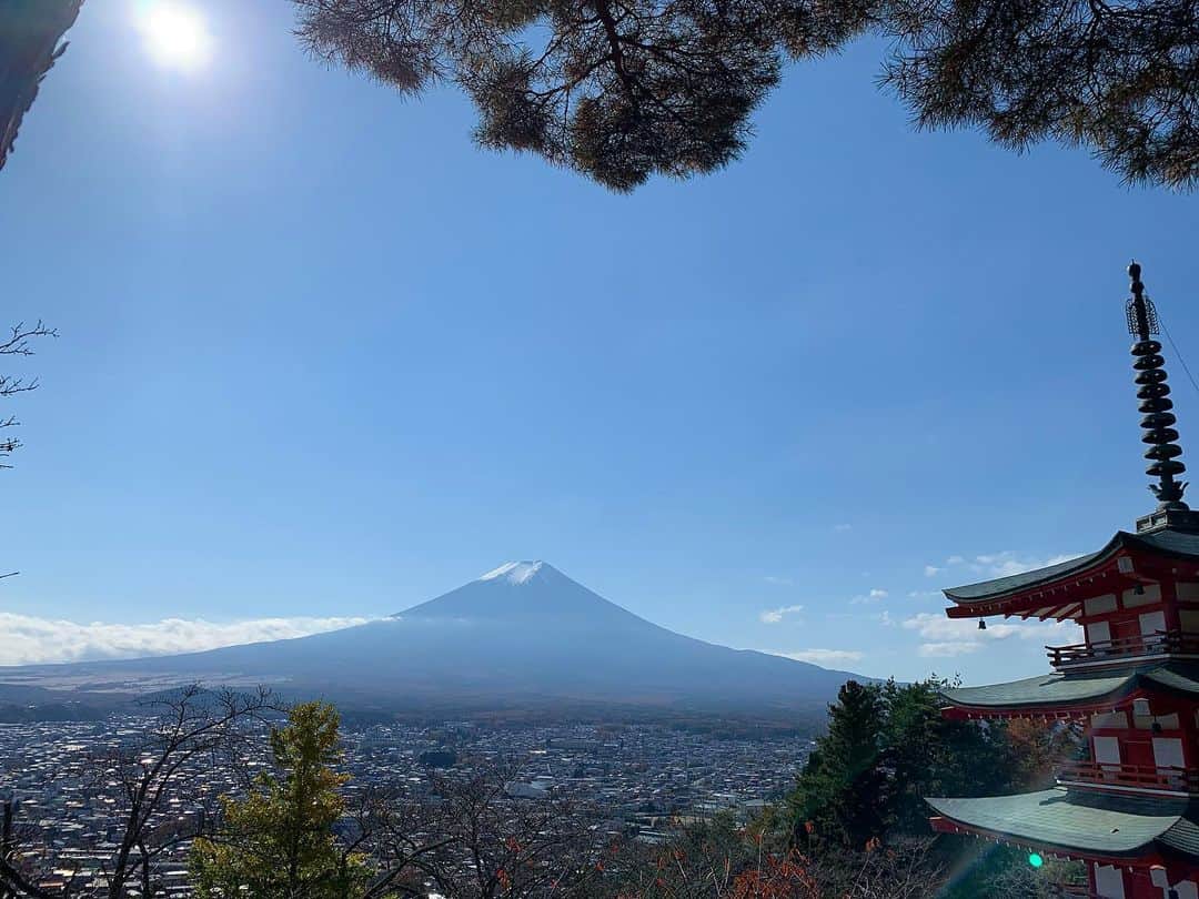 佐藤朱さんのインスタグラム写真 - (佐藤朱Instagram)「🗻✨✨✨  ※富士山は逆光問題で午前中がオススメ  #ありがとう #富士山 #会いたかった #美しい #ため息でちゃう  #ドライブ日和 #心の洗濯  #japan #yamanashi #mtfuji  #trip #travel #drive」11月13日 5時16分 - akechi516