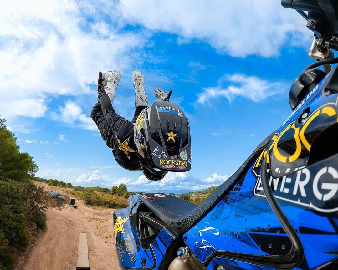 goproさんのインスタグラム写真 - (goproInstagram)「Photo of the Day: Lettin' loose with #GoProAthlete @david_rinaldo + #GoProHERO9 Black 🏍 ⠀⠀⠀⠀⠀⠀⠀⠀⠀ For a limited time, snag $200 savings on the #GoProHERO9 Black Bundle + Subscription 📷 Hit the product tag or link in our bio for more info. ⠀⠀⠀⠀⠀⠀⠀⠀⠀ @GoProFR #GoProFR #GoPro #GoProMoto #MoreEverything #FMX」11月13日 5時27分 - gopro
