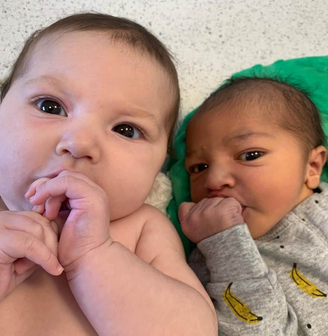 Elisabeth Riouxさんのインスタグラム写真 - (Elisabeth RiouxInstagram)「Just to put abit of happiness on your feed today, here is the evolution of Wolfie & her cousin Aakash... the middle picture were about a month and a half ago when Aakash was just born .. WOLFIE WAS SO MUCH BIGGER AND NOW THEY LOOK THE SAME 🥺❤️ so cute, growing up so fast hihi all babies are different & that’s the beauty ✨」11月13日 5時33分 - elisabethrioux