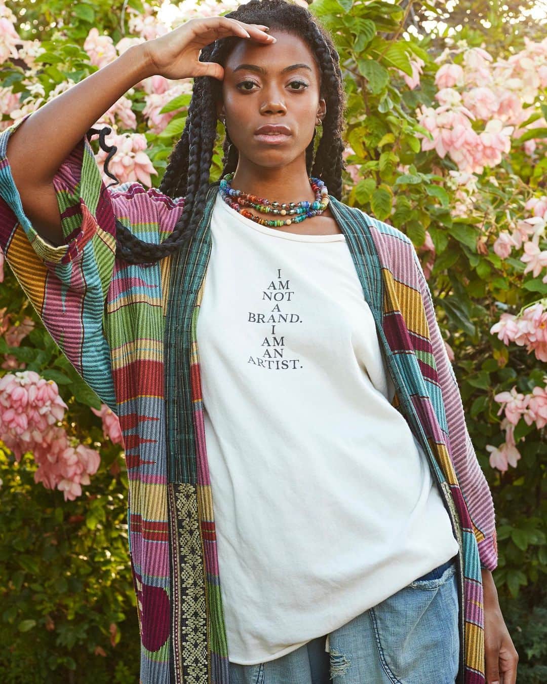 のインスタグラム：「I Am Not a Brand, I’m An Artist. My favorite tee by me, collab with @drcollectors, Rainbow Unicorn necklaces by me with my beloved kimono @ikkim.o on @magnoliapearl pants, all of it presented by the wonderful @ellabella_elodi . The Ohana Worskop 📷. Make-up @melissa_miller.atl #weareone #jewelryasmedecinecm #rainbow #unicorn #licorne #collab #message #wisdom #kimono #aloha #islandlife #artist #artisan」