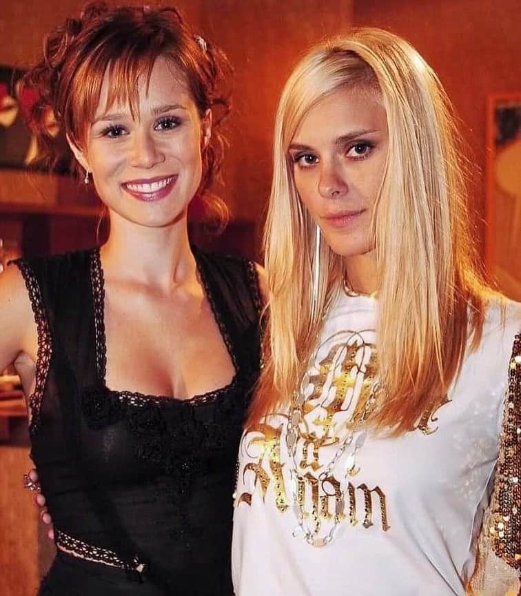 カロライナディークマンのインスタグラム：「leona e bel passando pra lembrar q hoje é dia de #tbt né @marixioficial ???  quem ama?  #cobraselagartos 💖」