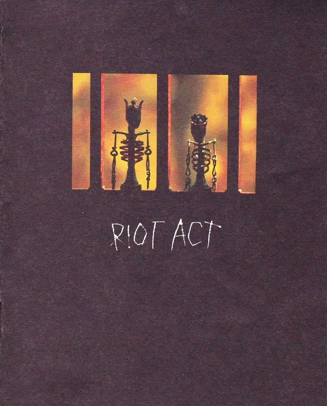 パール・ジャムさんのインスタグラム写真 - (パール・ジャムInstagram)「Today marks 18 years of Riot Act.   Describe the album in one word.」11月13日 5時41分 - pearljam