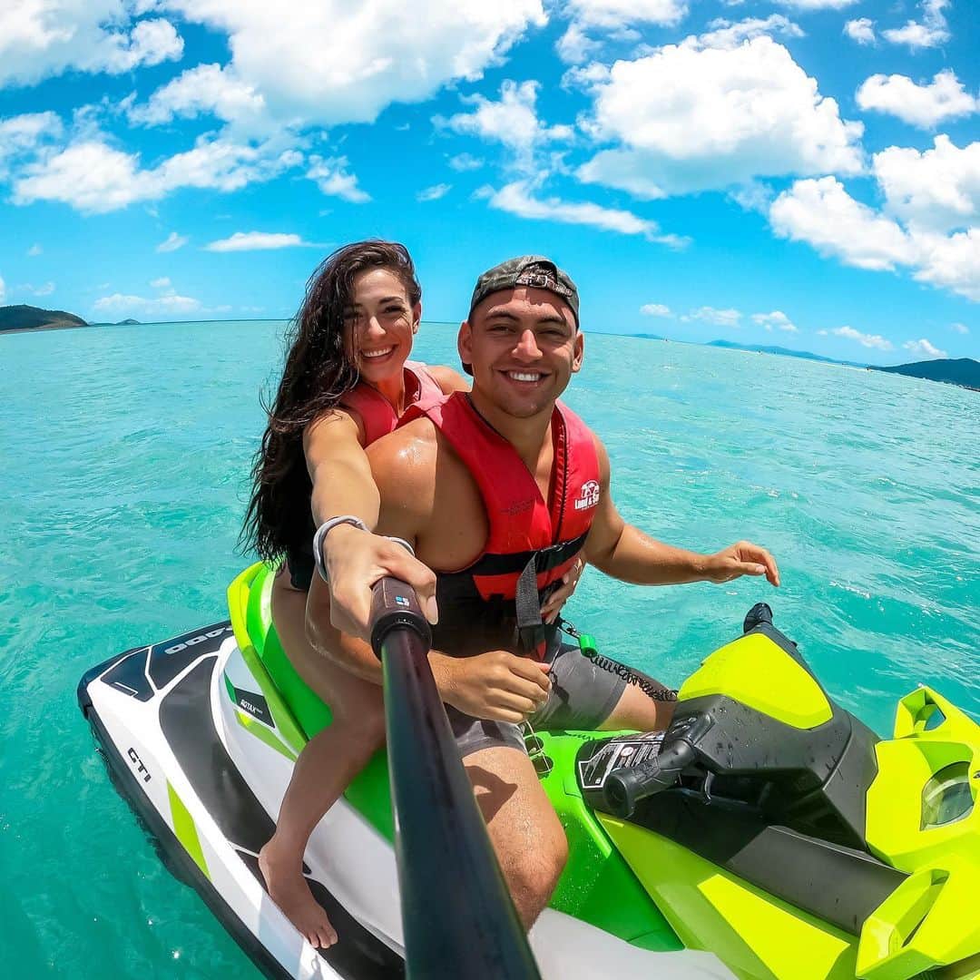 Danielle Robertsonのインスタグラム：「Skrrrtt on our way to steal your oyster Kirkpatricks. I think we’ve consumed about 200 - 300 oysters on our holiday 😂  Side note: had to swap places with Dan for this photo so it looked like he was driving when really I was the one shredding on the jet ski 💁‍♀️Straight up facts, I definitely wasn’t on the back clinging for my life 😂 but seriously, this was so much fun! 💯」