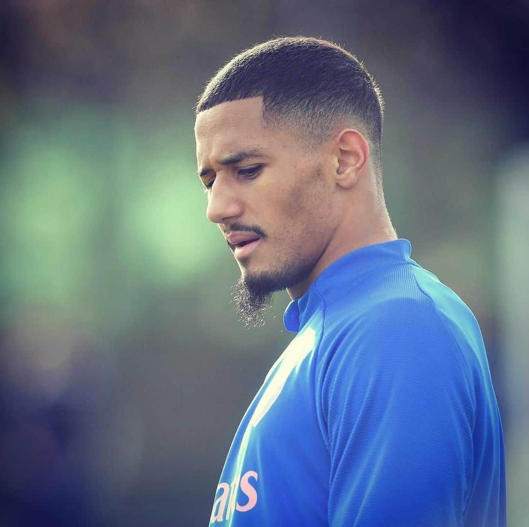 アーセナルFCさんのインスタグラム写真 - (アーセナルFCInstagram)「Full focus 👊⁠⠀ ⁠⠀ #Arsenal #Saliba #AFC #training #COYG」11月13日 6時16分 - arsenal