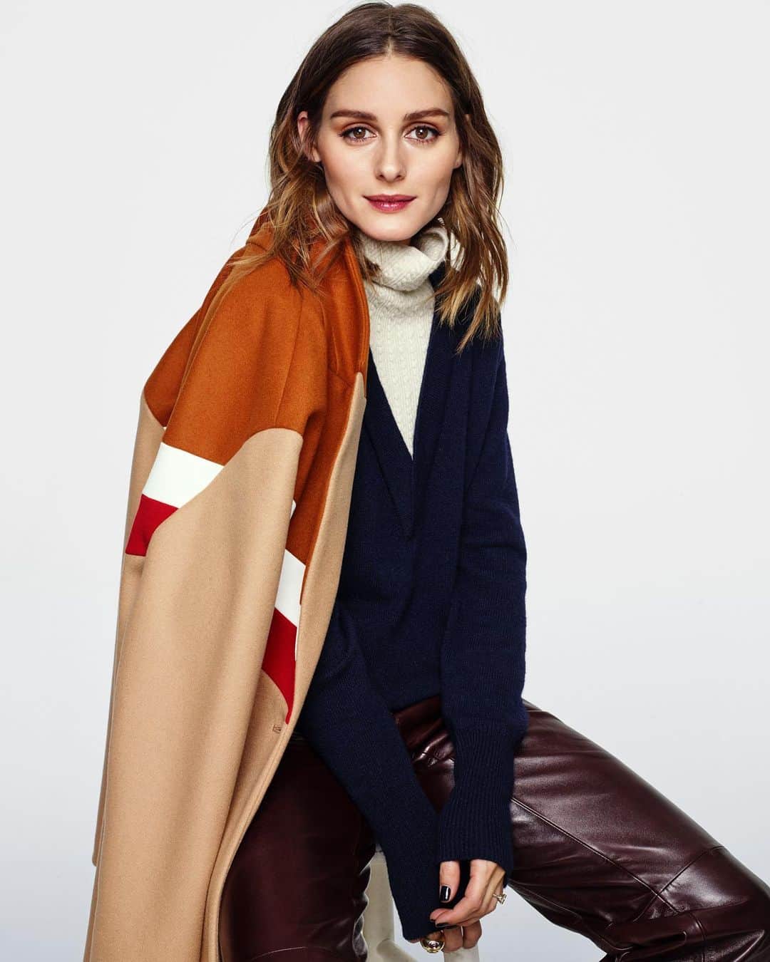 オリヴィア・パレルモのインスタグラム：「Fall attire in full rotation 🌬⁣ ⁣ 📷: @jasonkimstudio  💇🏼‍♀️: @themartyharper  💄: @danielmartin」