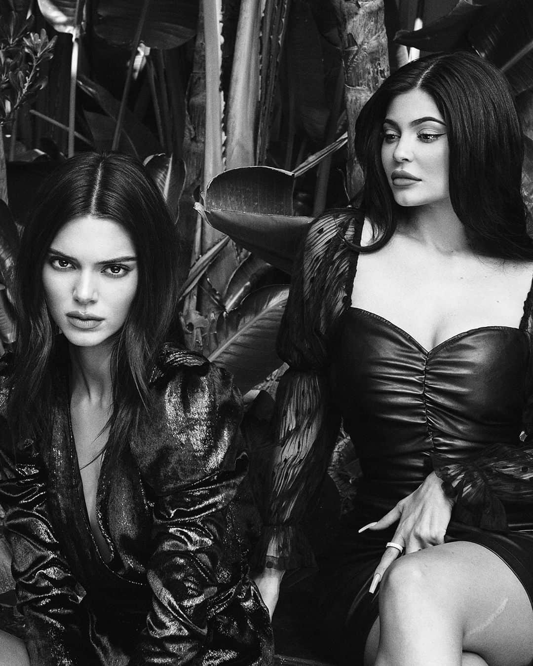 KENDALL + KYLIEのインスタグラム：「New European exclusives available now @aboutyoude 🖤 Swipe to see the new styles and shop the entire collection through the link in our bio #kendallandkylie」