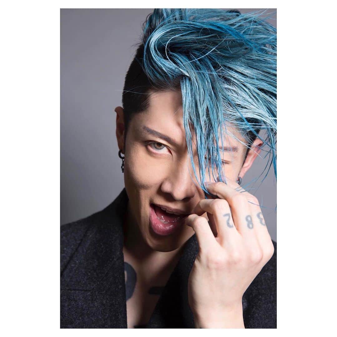 新田桂一のインスタグラム：「Keep On Rockin’ Thank You As Always! Fly To The World! Love You!  @miyavi_ishihara   #miyavi」