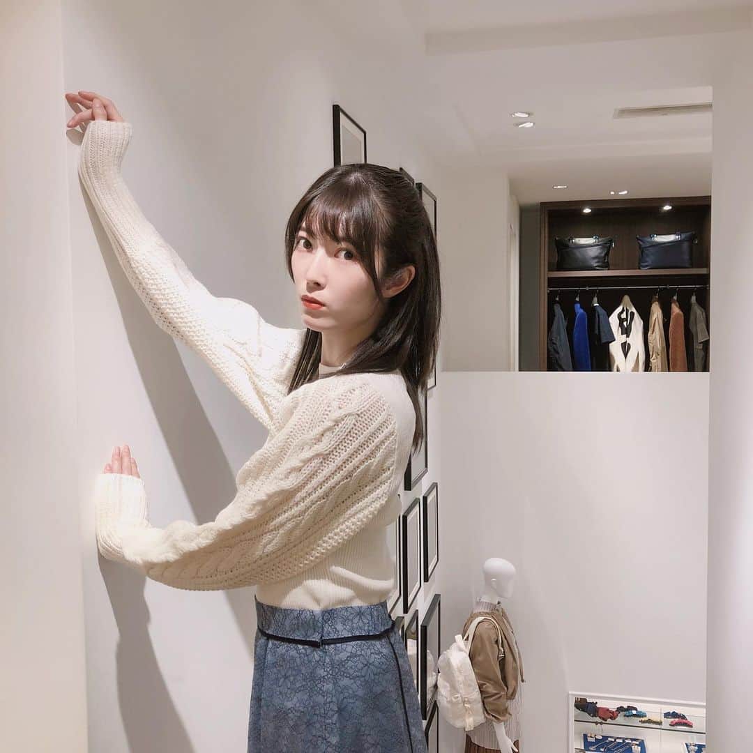 日下部美愛のインスタグラム：「おはようございます(  ᴗ ̫ ᴗ )  #LANVIN #lanvinenbleu  #photo #japan #model #me #hair #fashion #makeup #followme #instagood #camera #instadaily #dailylook」