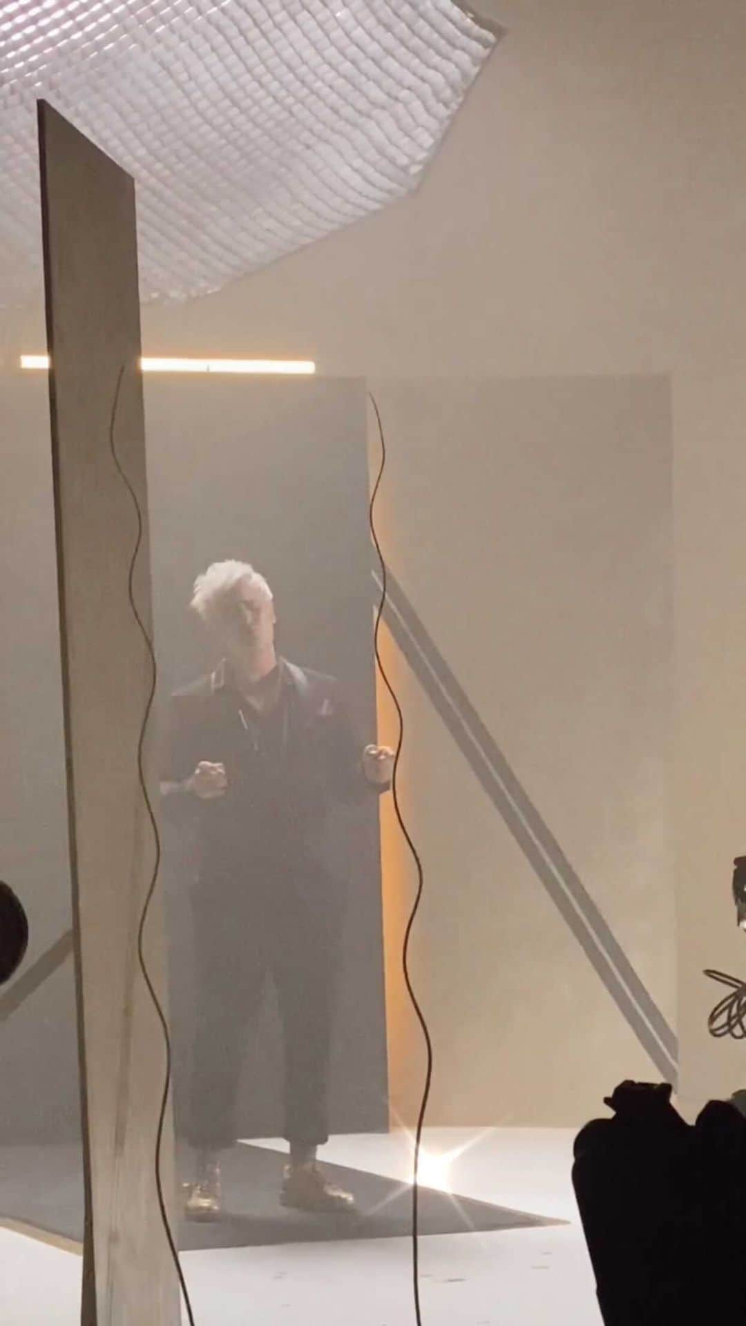 シェパードのインスタグラム：「Bts from our new video clip ‘Solid Gold’ in 30 seconds ⭐️ out 27.11.20 @theempirepost  @haus_of_jools  @fernandohervasmua」