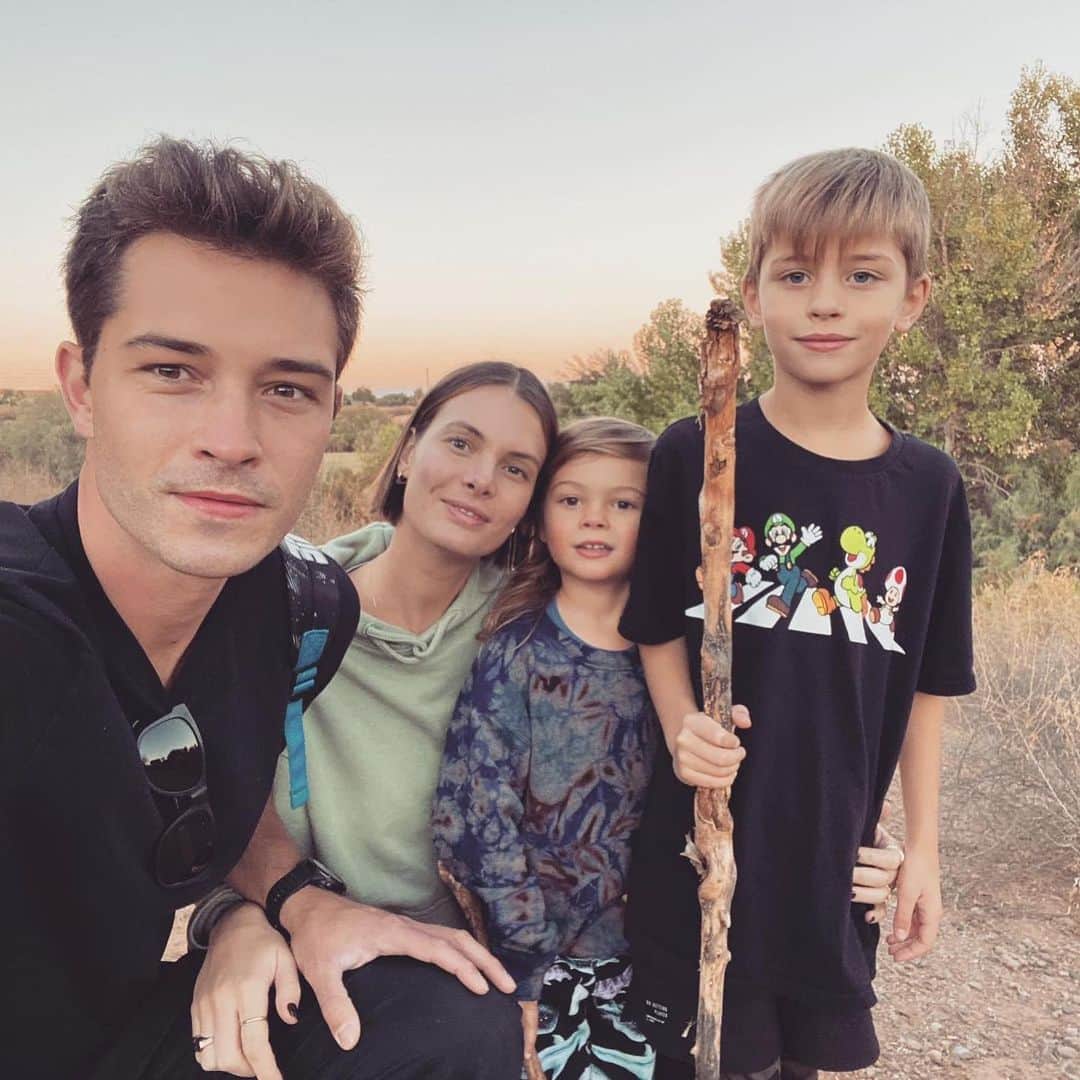 フランシスコ･ラチョースキーのインスタグラム：「Desert vibes 🌵🏜」