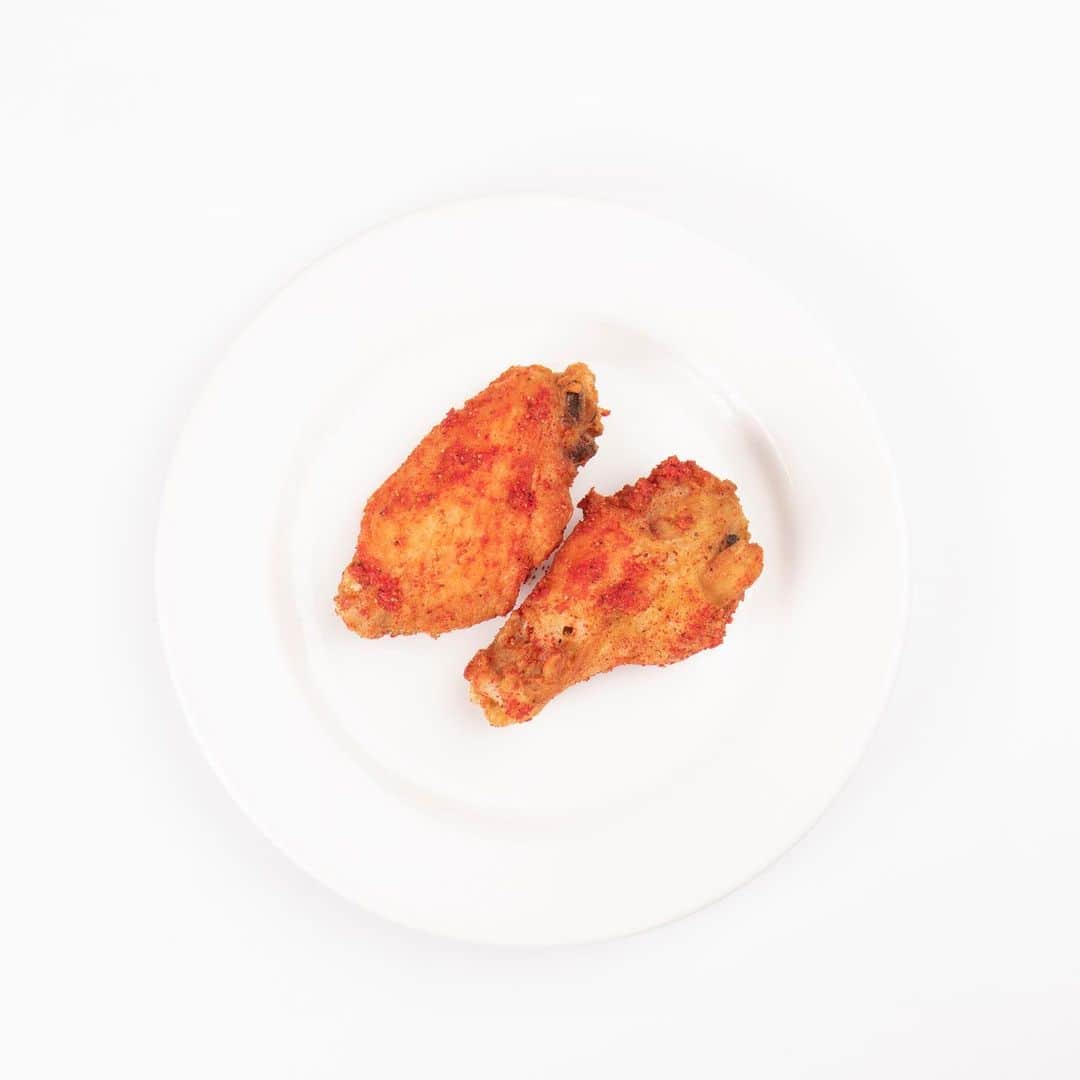 Zippy's Restaurantsのインスタグラム：「GIVEAWAY: Who like sample WingZ By Zippy’s? One lucky follower in the Makiki area will win a 10-piece sampler of WingZ (Savory Li Hing, Chinese Five Spice and Orange Mustard). Follow @wingzbyzippys,  DM @Zippys a screenshot of your follow and be at Zippy’s Makiki at 1 p.m. today.First person to complete the follow and DM us wins the 10-piece sampler. (Must be able to pick up at Zippy’s Makiki at 1 p.m.) Ready? Set? GO!」
