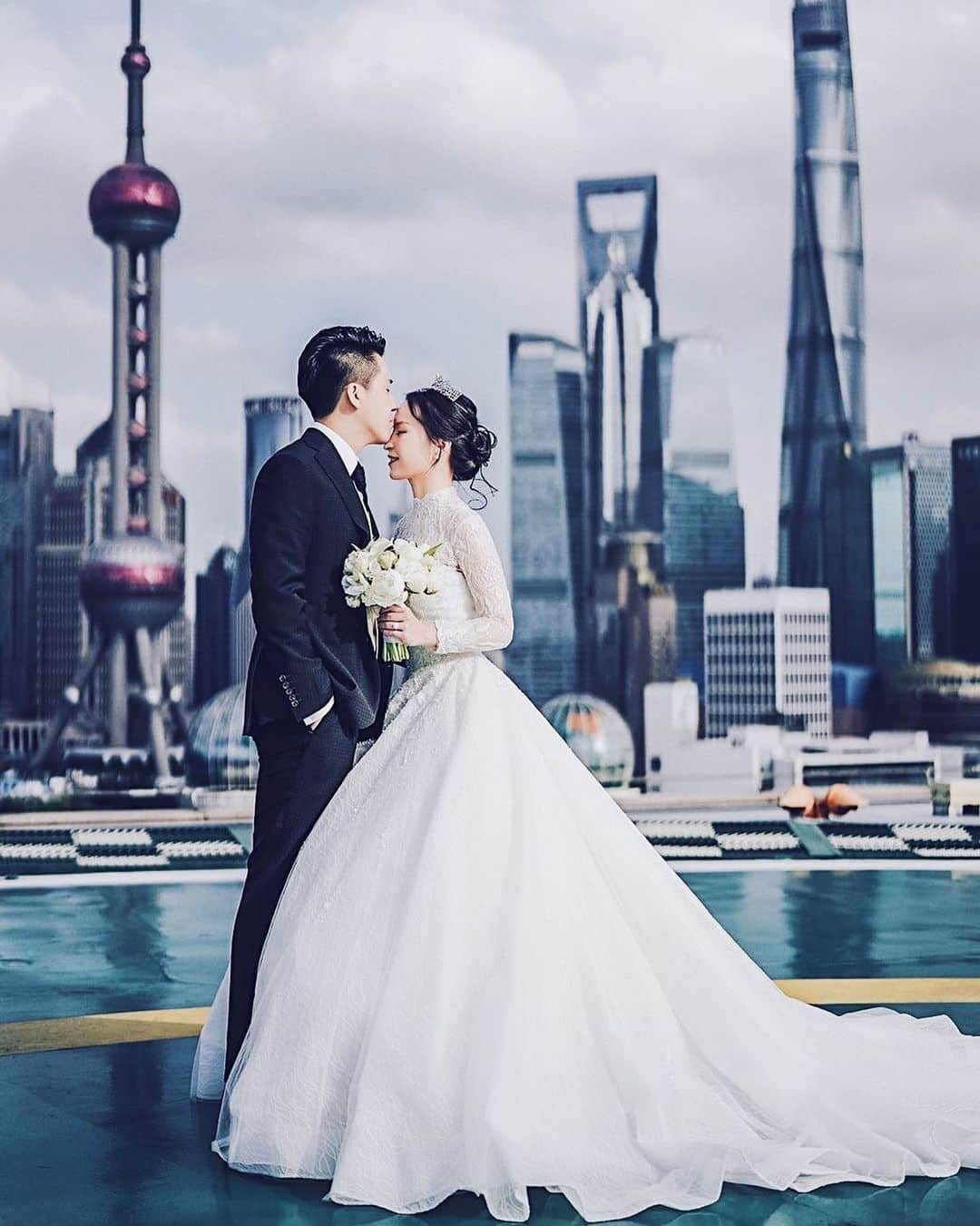 The Peninsula Hotelsさんのインスタグラム写真 - (The Peninsula HotelsInstagram)「We love seeing the #penmoments our guests worldwide have experienced (and captured in photos!). This sky-high wedding snap that @demetriosbridalroom shared from @thepeninsulashanghai is just one of many beautiful examples. Tap over to our Instagram Highlights to see more.⁣ ⁣ ⁣ ⁣ ⁣ ⁣ #peninsulahotels #luxuryhotelexperience #luxuryexperience #fivestarservice #fivestarhotel #shanghai」11月13日 7時20分 - peninsulahotels