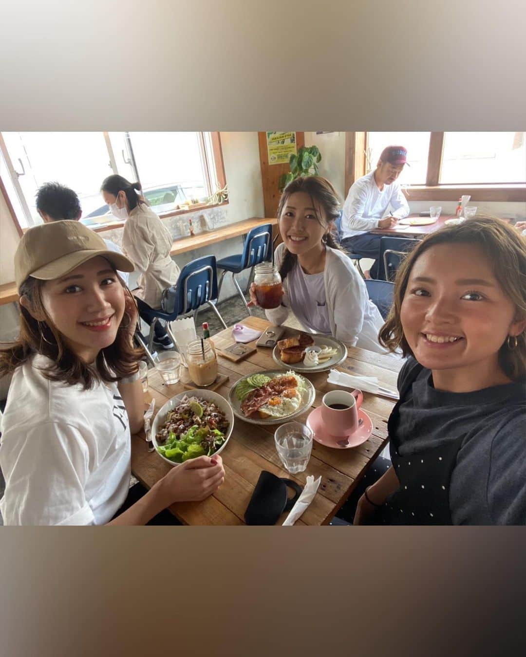 Yuri Sakuraiさんのインスタグラム写真 - (Yuri SakuraiInstagram)「: 沖縄で1番良かったGOOD DAY COFFEE☕️ :  店内可愛い、ご飯も美味しい♪ @_umetomo_ が色々調べてくれて、 朝ごはんをここで食べたよ！ オススメ♪ : また沖縄行きたい✧ 今日はこれから撮影で大阪 行ってきます！ : #沖縄は沖縄旅行#沖縄カフェ#北谷カフェ#大阪#Okinawa#okinawacafe #mkcafe#capcade#cap」11月13日 7時26分 - yuri_sakuraiii