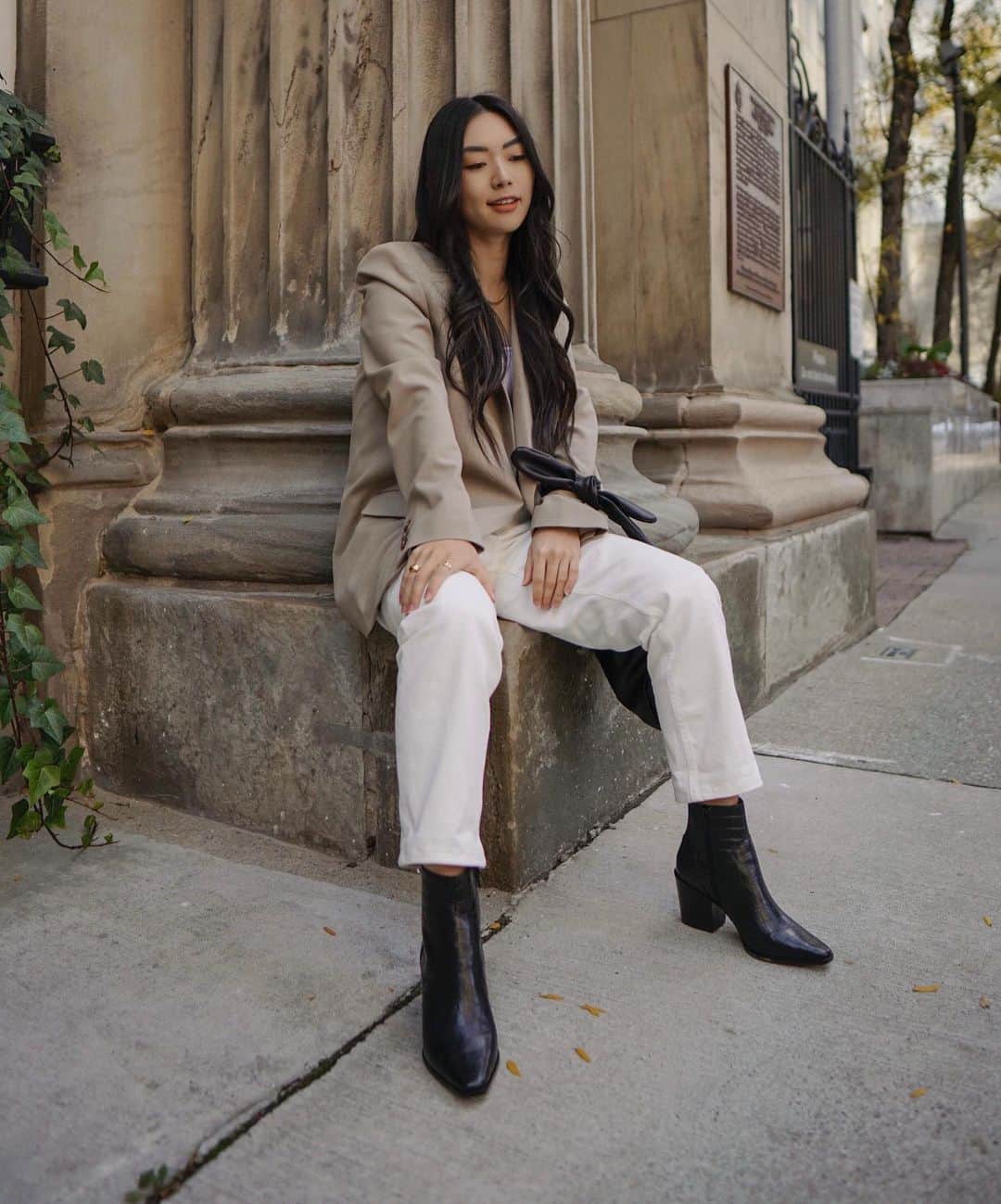 ALDO shoesさんのインスタグラム写真 - (ALDO shoesInstagram)「Take a stroll downtown in complete fashion and comfort in our #AldoFlex booties Tillieflex. Designed with an ultra flexible sole for superior comfort and increased foot control. Style inspo from beauty @winnspiration  #AldoCrew」11月13日 7時42分 - aldo_shoes