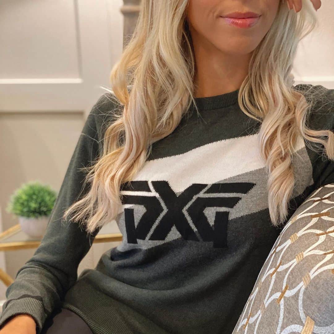 Elise Lobbさんのインスタグラム写真 - (Elise LobbInstagram)「Rainy day, comfy clothes and watching @themasters 💚⛳️😍 who you think will win this week ?!?   Loving my new @pxg sweater! So comfy I wear it on and off the course! #golf #pxgtroops #pxg」11月13日 7時50分 - eliselobb