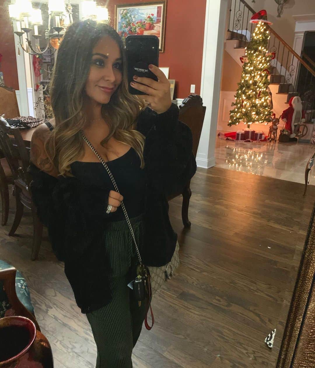 ニコール・ ポリッツィのインスタグラム：「Treat everyday like Christmas 🎄 💋」