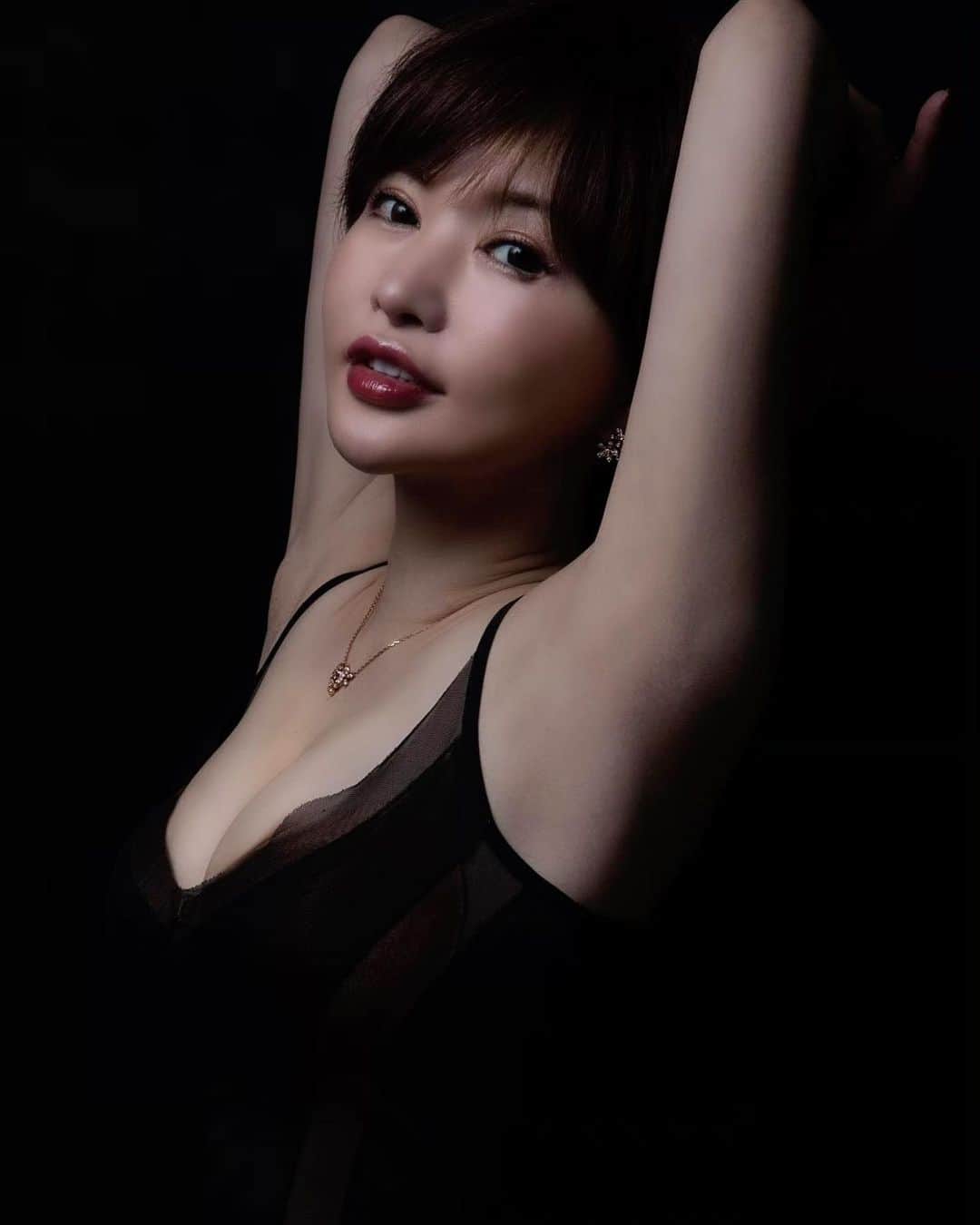 里美ゆりあのインスタグラム：「Love♡♡♡  #goodmorning  #photography  #photo #camera #cameraman  #model #カメラ #カメラマン #写真 #写真好きな人と繋がりたい  #里美ゆりあ」