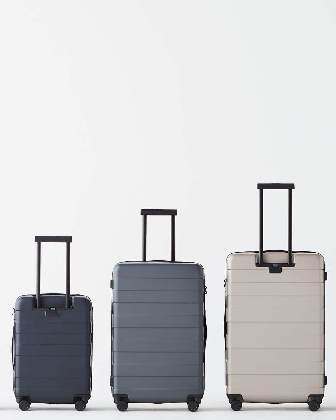 MUJI USAさんのインスタグラム写真 - (MUJI USAInstagram)「For all your staycations and future vacations.   The MUJI Hard Carry Suitcases are up to 40% off through the Black Friday Preview Sale exclusively online.   #muji #mujiusa #blackfriday #previewsale」11月13日 8時05分 - mujiusa