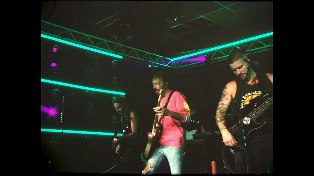All Time Lowのインスタグラム：「The Basement Boys are back. @zacharymerrick's #BasementNoise set starts in 24 hours. shop.alltimelow.com」