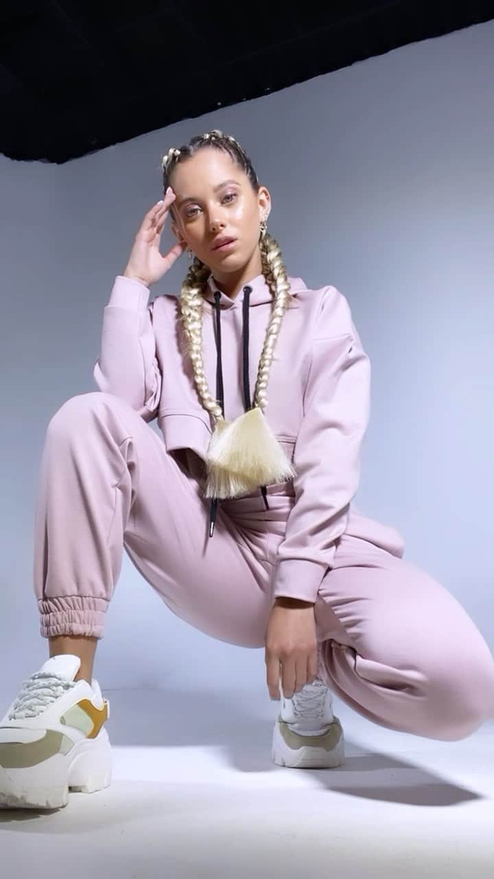 ミッチェル・オルベラのインスタグラム：「Pero no pueden con mi Pum-Pum🔥」
