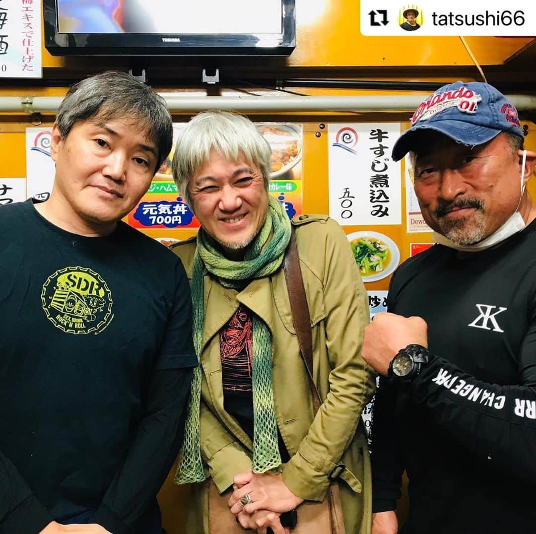 イマイアキノブのインスタグラム：「🥀新宿 つるかめ食堂 バンザイ tatsushi 角田信朗 & me @tatsushi66  #imaiakinobu  #イマイアキノブ」