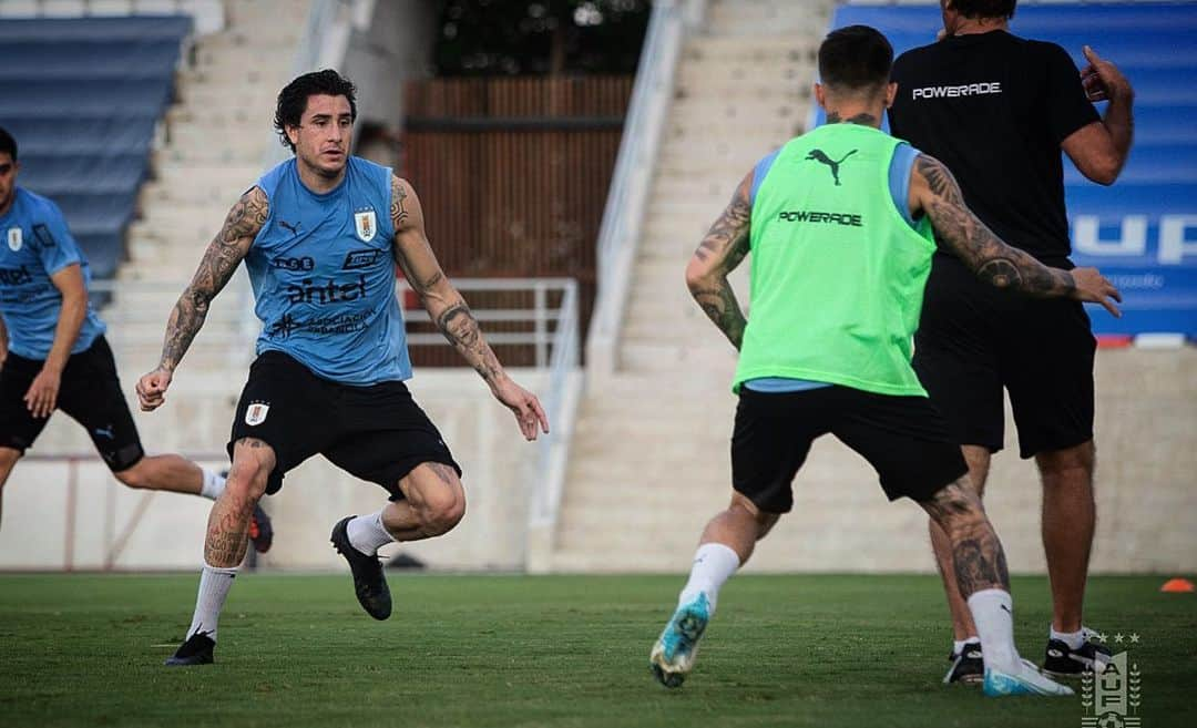 ホセ・マリア・ヒメネスのインスタグラム：「Último entrenamiento pensando en Colombia 🇺🇾⚽️💪」